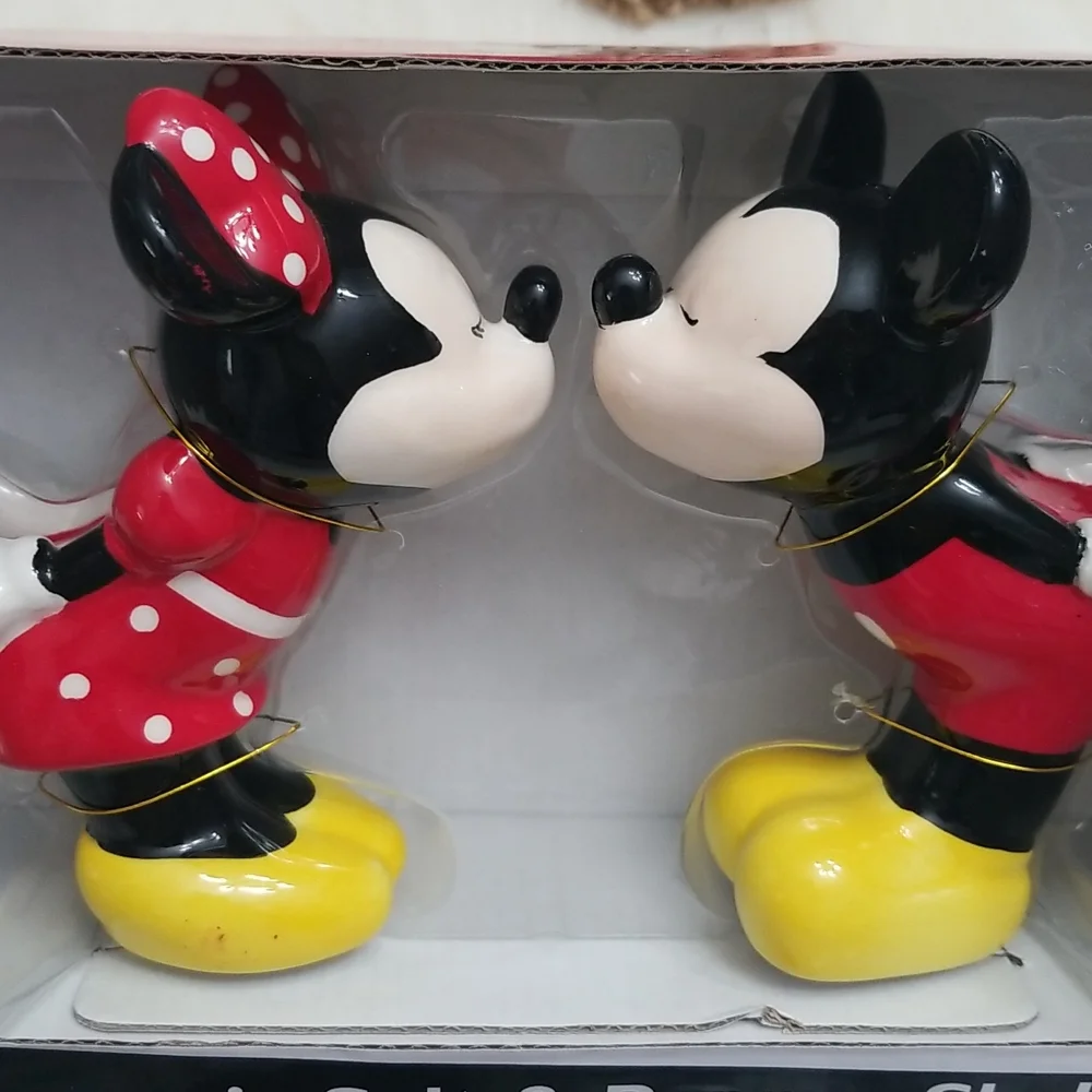 Disney Mickey and Minnie mouse salt & pepper shakers - Picture 2 of 6